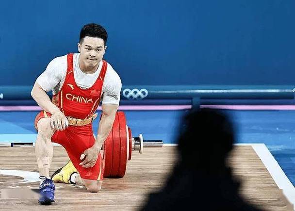 胜利11人背后的故事:从学生到球星的奋斗历程