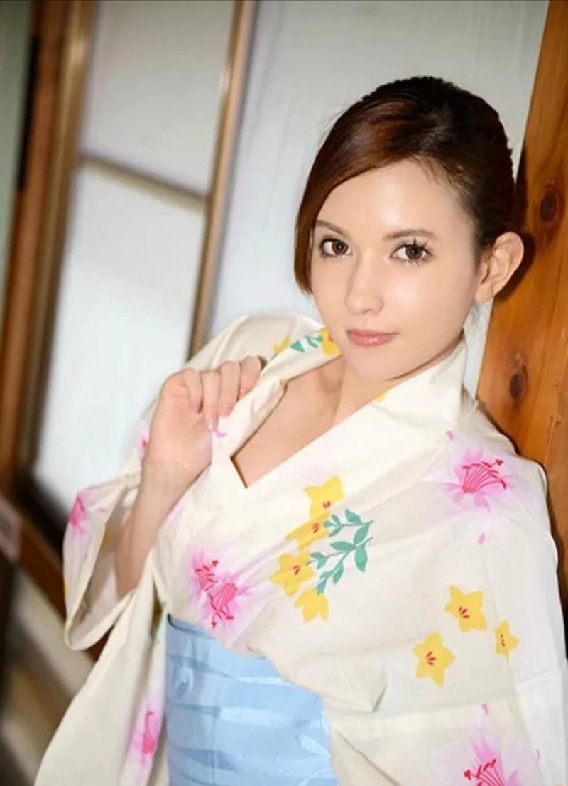泷泽萝拉作品名字大全,你想看的都在这里!